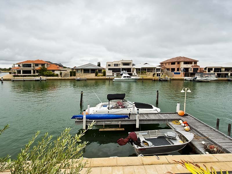 9 Santavea Mews, Halls Head WA 6210