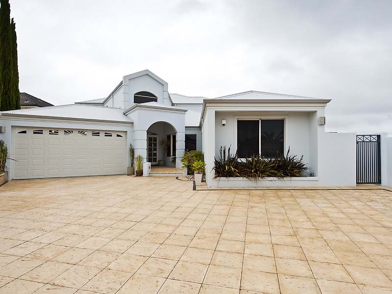 9 Santavea Mews, Halls Head WA 6210