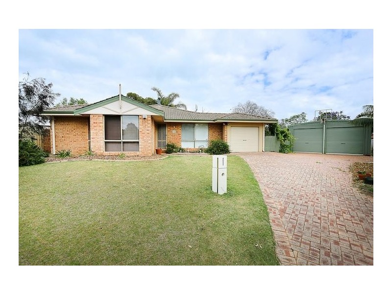 4 Marlborough Close, Greenfields WA 6210