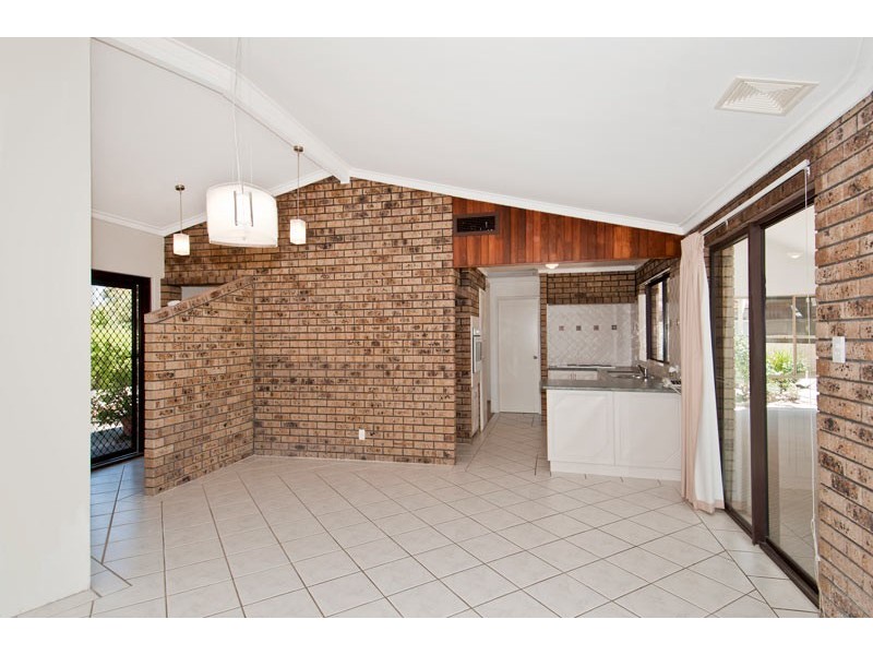 4 Napier Close, Halls Head WA 6210