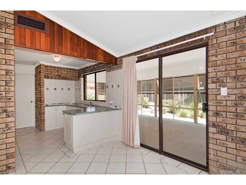 4 Napier Close, Halls Head WA 6210