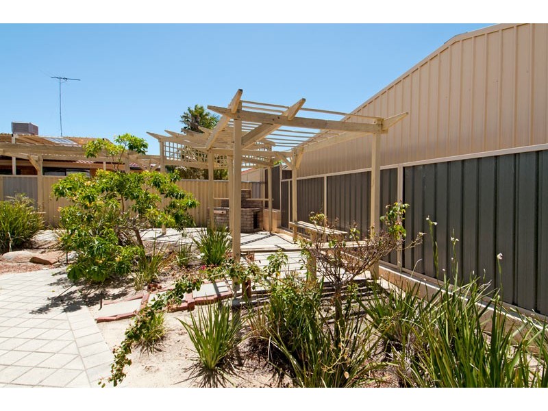 4 Napier Close, Halls Head WA 6210