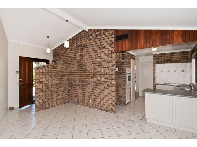 4 Napier Close, Halls Head WA 6210