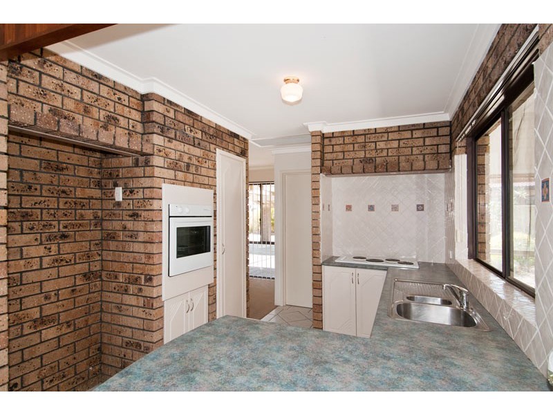 4 Napier Close, Halls Head WA 6210