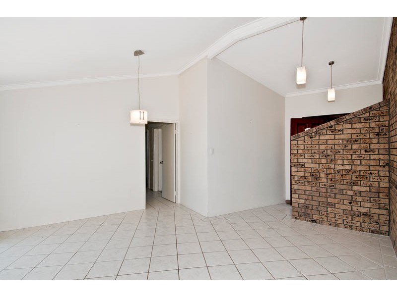 4 Napier Close, Halls Head WA 6210