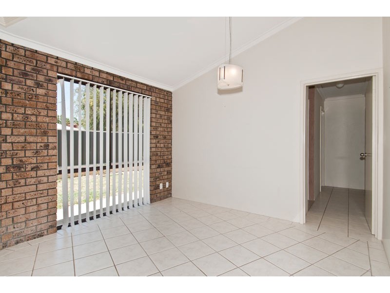 4 Napier Close, Halls Head WA 6210