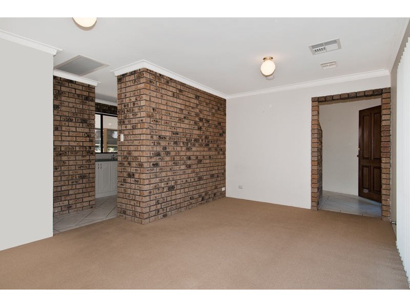 4 Napier Close, Halls Head WA 6210