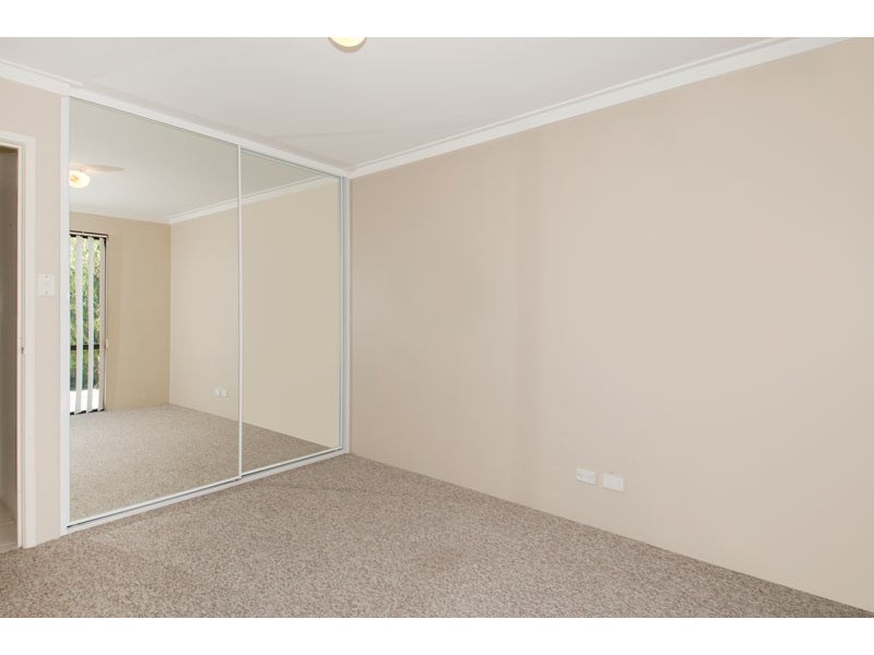 4 Napier Close, Halls Head WA 6210