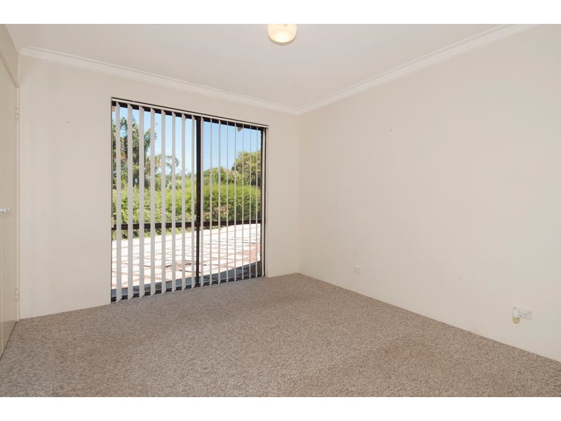 4 Napier Close, Halls Head WA 6210