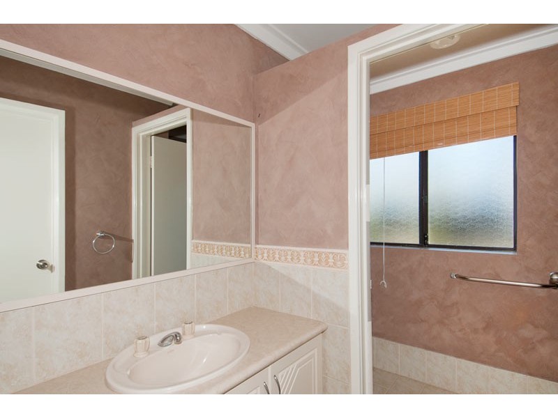 4 Napier Close, Halls Head WA 6210