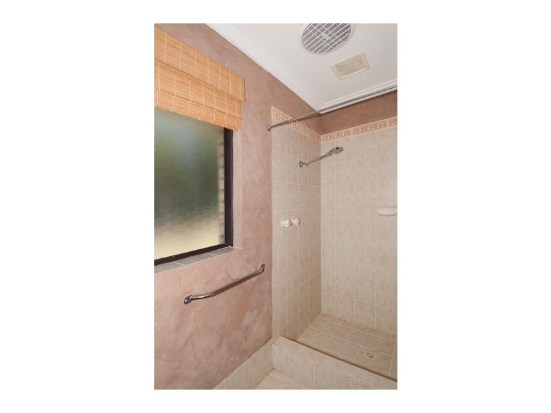 4 Napier Close, Halls Head WA 6210