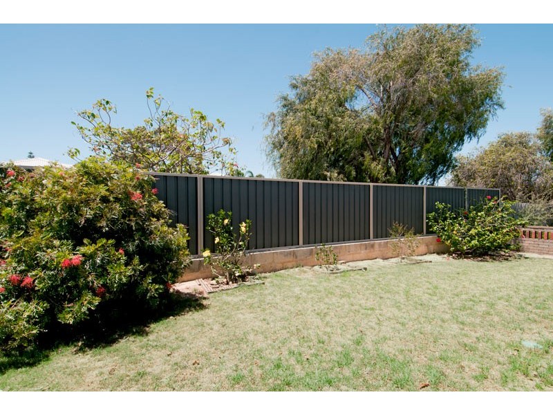 4 Napier Close, Halls Head WA 6210