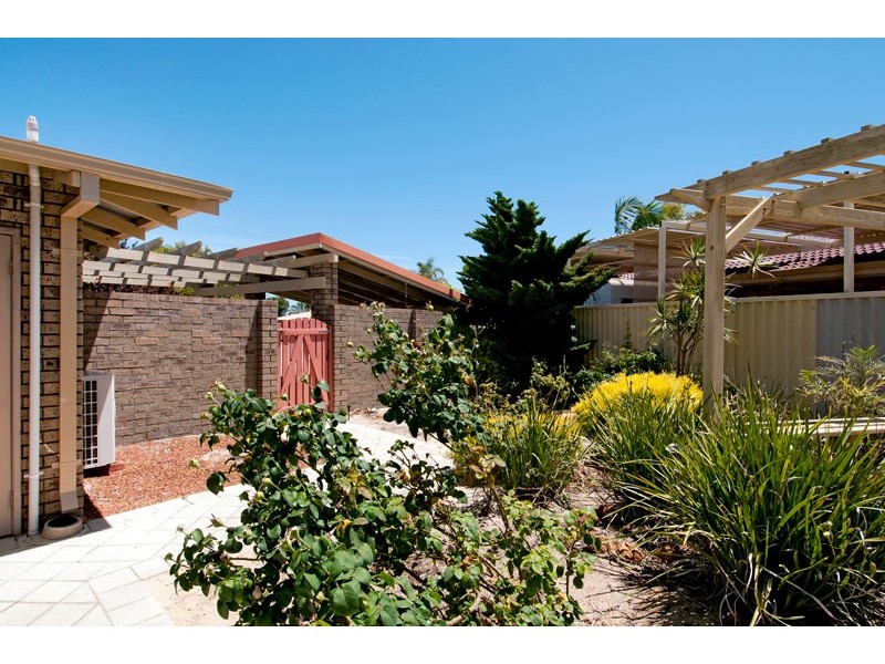 4 Napier Close, Halls Head WA 6210