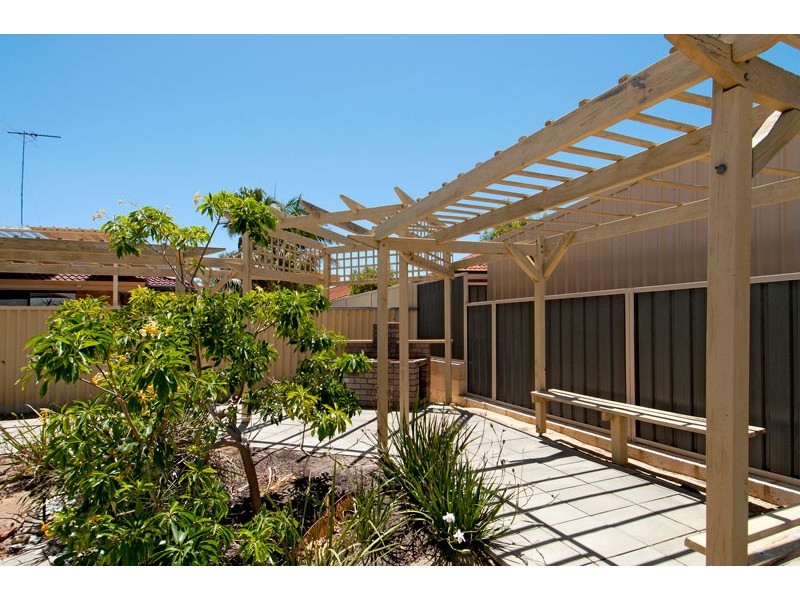 4 Napier Close, Halls Head WA 6210