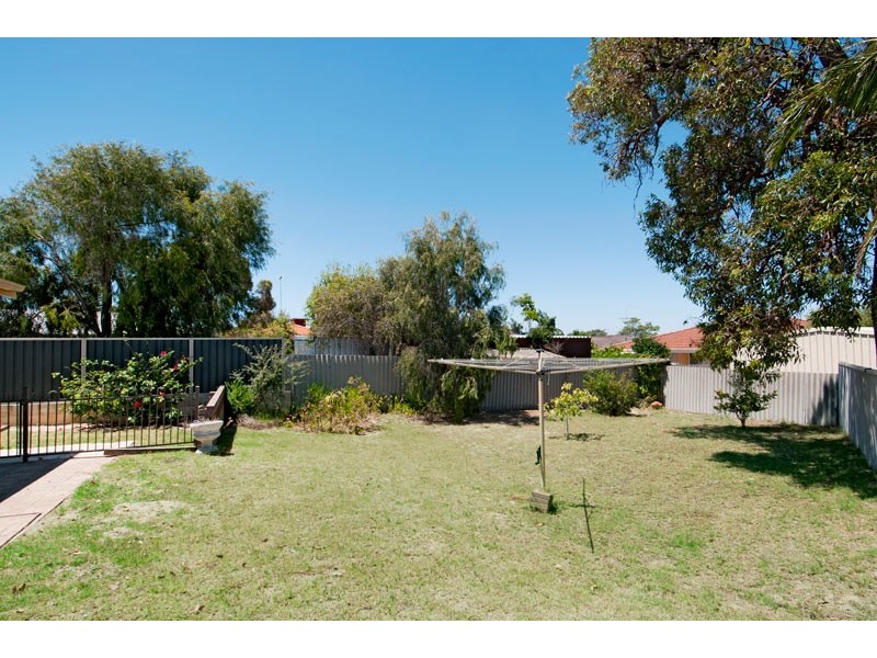 4 Napier Close, Halls Head WA 6210