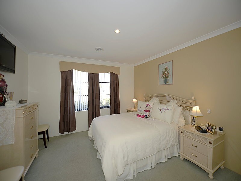 170 Peelwood Parade, Halls Head WA 6210