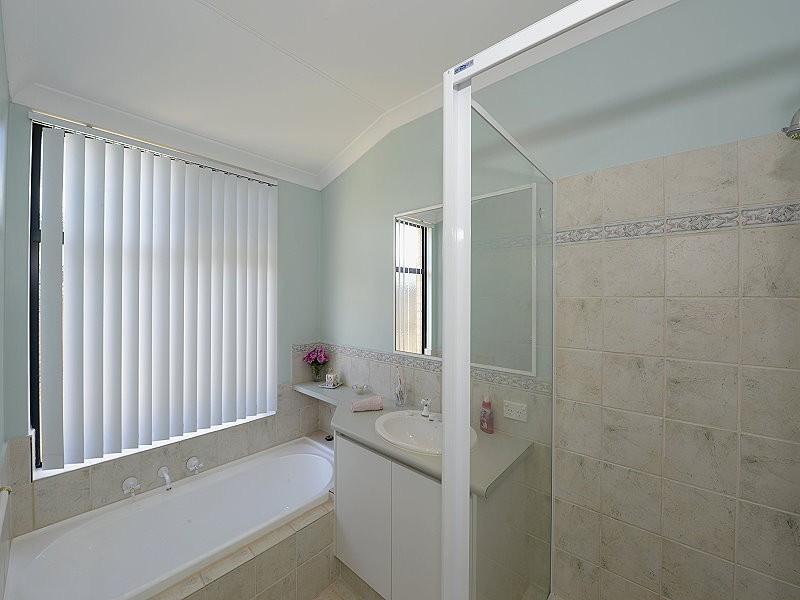 170 Peelwood Parade, Halls Head WA 6210