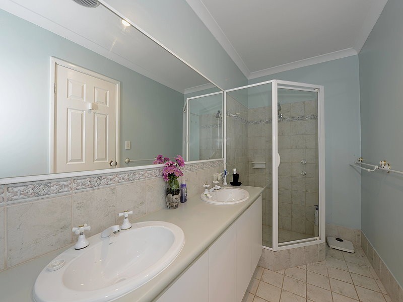 170 Peelwood Parade, Halls Head WA 6210