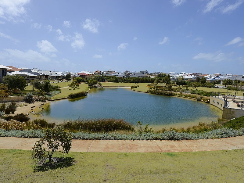 170 Peelwood Parade, Halls Head WA 6210