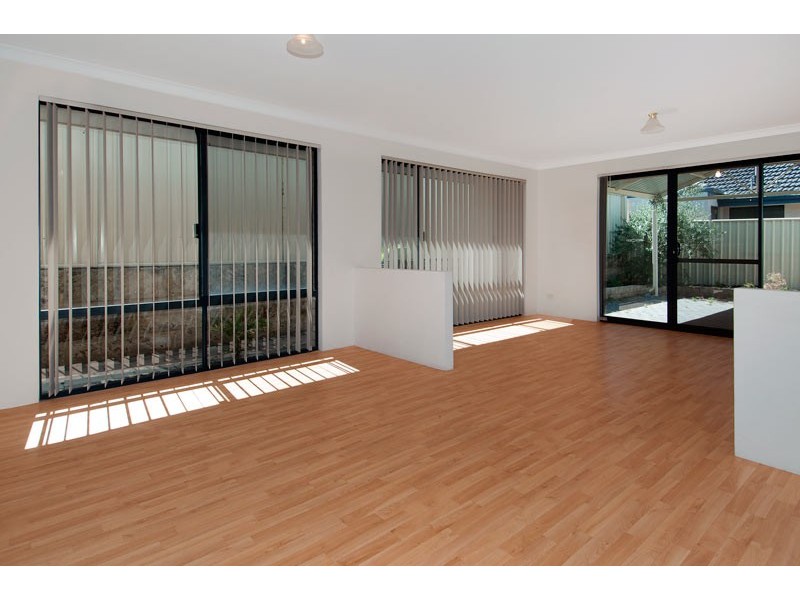 31 Kerkeri Heights, Lakelands WA 6180