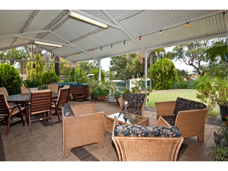 12 Pepperwood Rise, Halls Head WA 6210