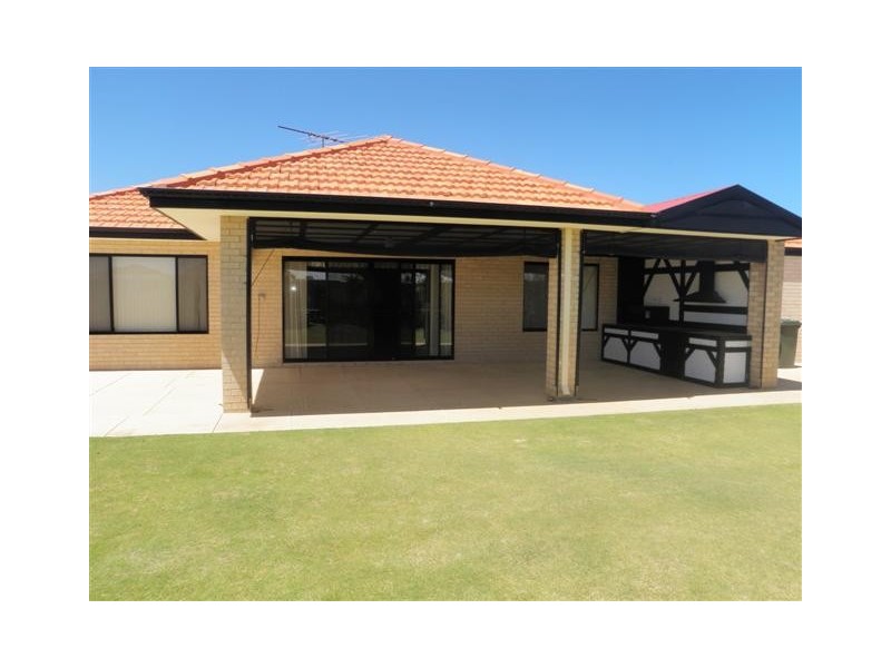 12 Grasshill Grange, Halls Head WA 6210