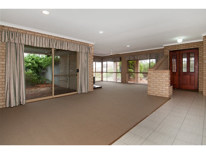 29 Oaklands Avenue, Halls Head WA 6210