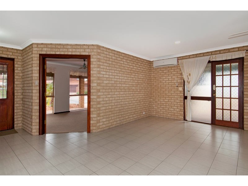 29 Oaklands Avenue, Halls Head WA 6210