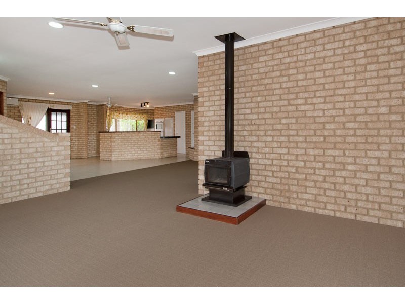 29 Oaklands Avenue, Halls Head WA 6210