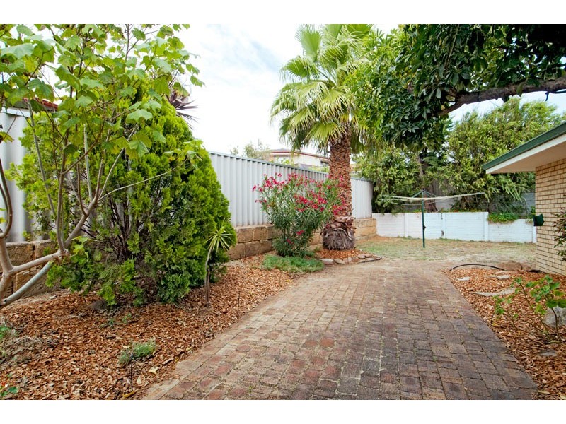 29 Oaklands Avenue, Halls Head WA 6210