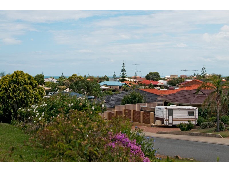 29 Oaklands Avenue, Halls Head WA 6210