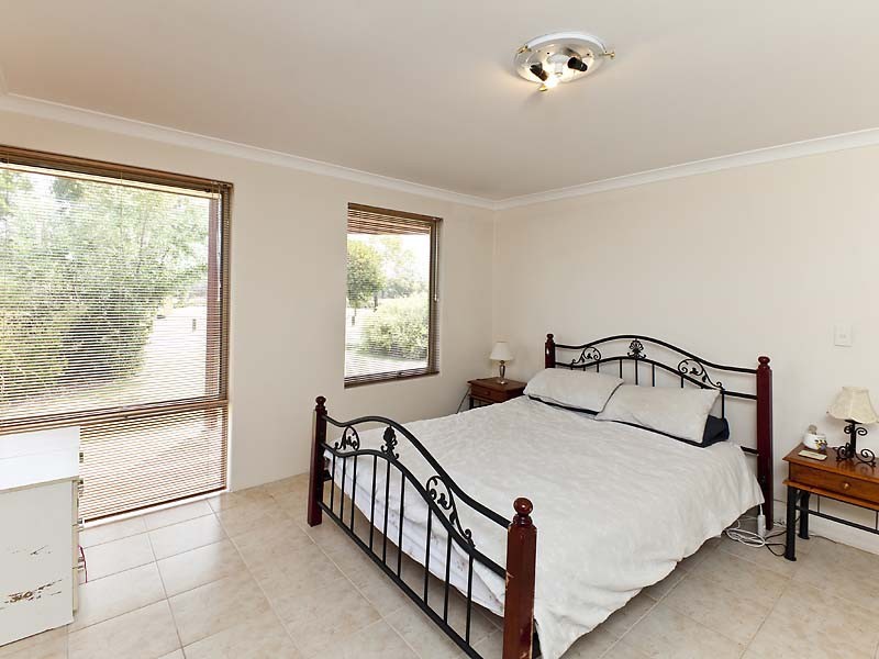 61 Darwin Terrace, Dudley Park WA 6210