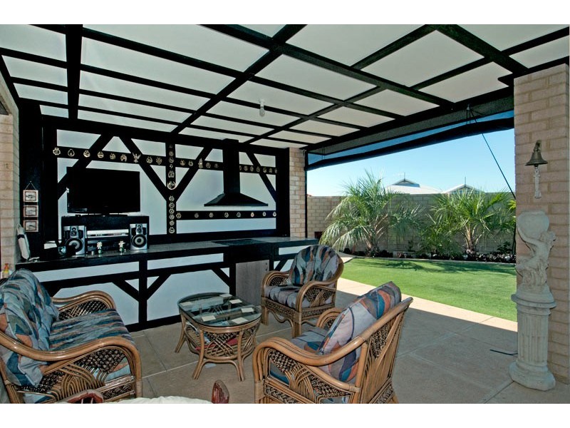 12 Grasshill Grange, Halls Head WA 6210