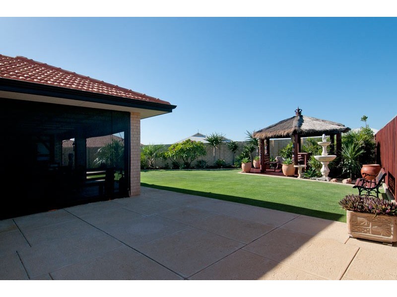 12 Grasshill Grange, Halls Head WA 6210