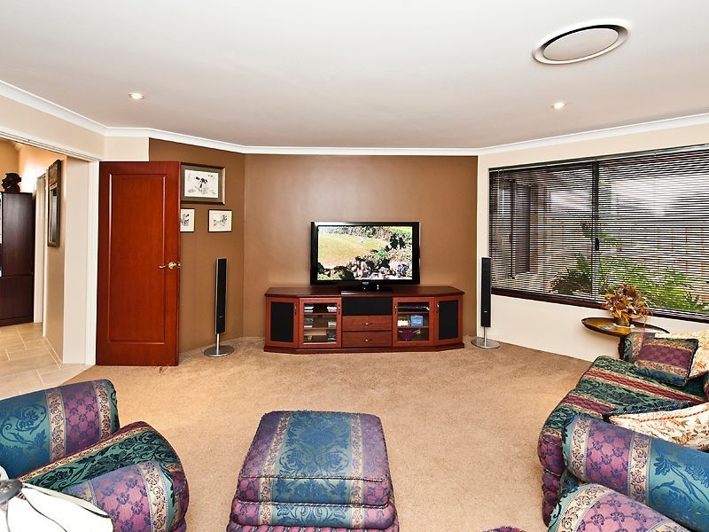 9 Riverina Avenue, Coodanup WA 6210