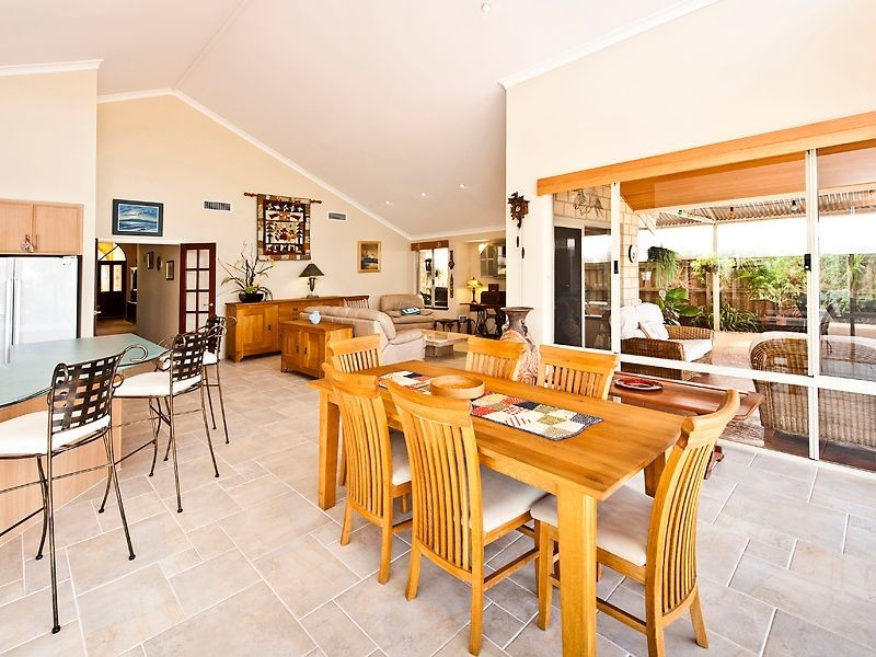 9 Riverina Avenue, Coodanup WA 6210