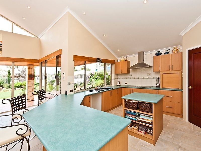 9 Riverina Avenue, Coodanup WA 6210