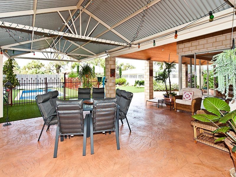 9 Riverina Avenue, Coodanup WA 6210