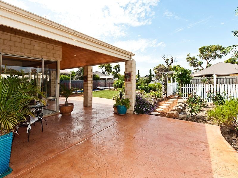 9 Riverina Avenue, Coodanup WA 6210