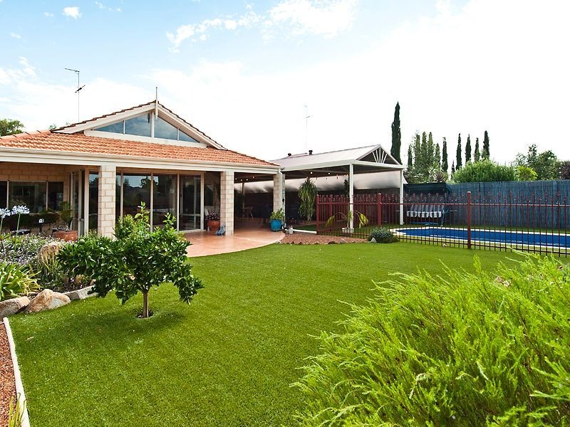 9 Riverina Avenue, Coodanup WA 6210