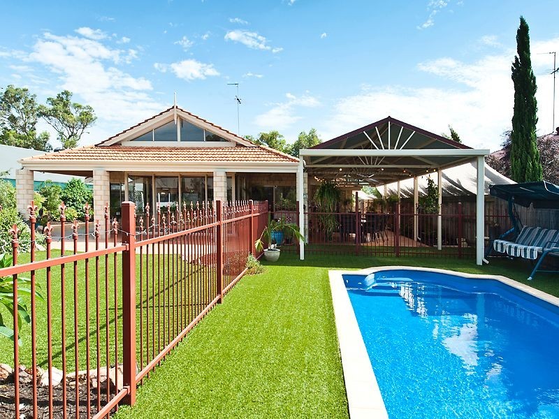 9 Riverina Avenue, Coodanup WA 6210