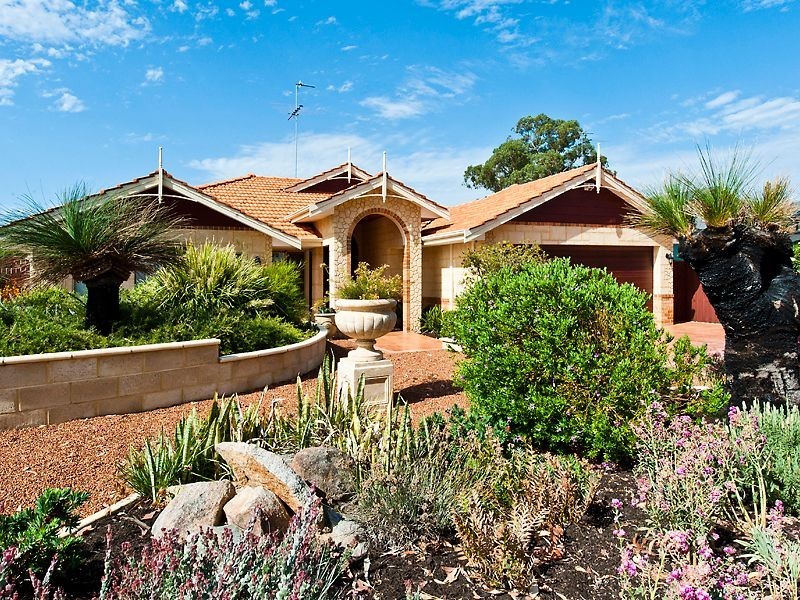 9 Riverina Avenue, Coodanup WA 6210