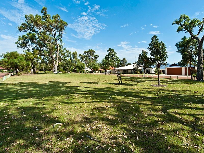 9 Riverina Avenue, Coodanup WA 6210