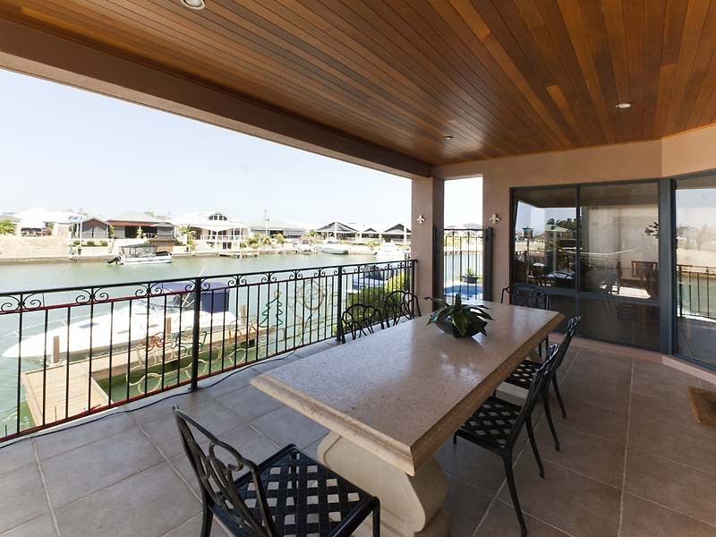 6 Condor Mews, Halls Head WA 6210