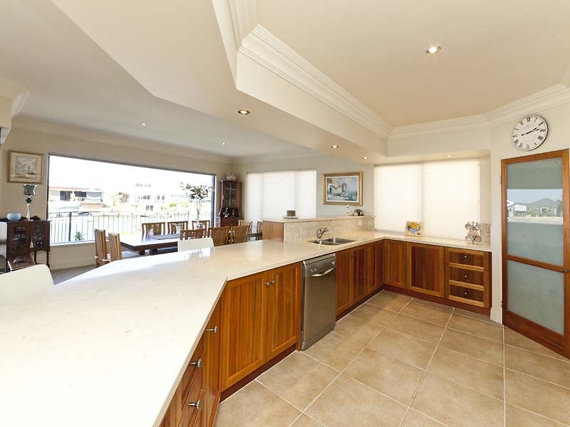 6 Condor Mews, Halls Head WA 6210