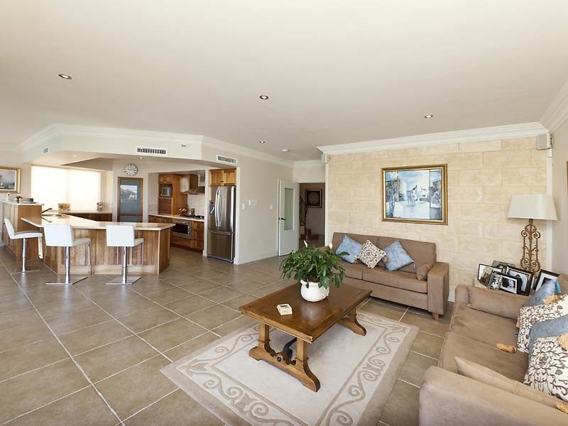 6 Condor Mews, Halls Head WA 6210