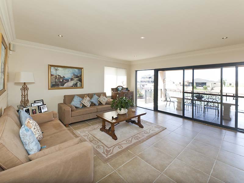 6 Condor Mews, Halls Head WA 6210