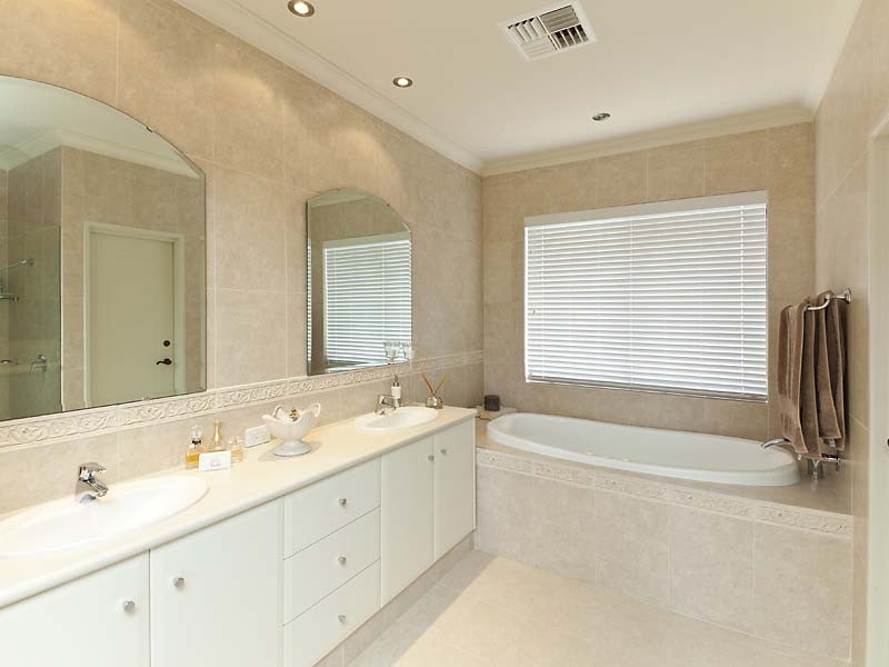 6 Condor Mews, Halls Head WA 6210