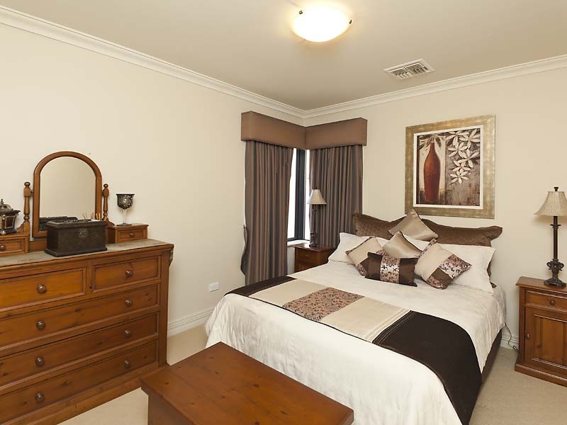 6 Condor Mews, Halls Head WA 6210