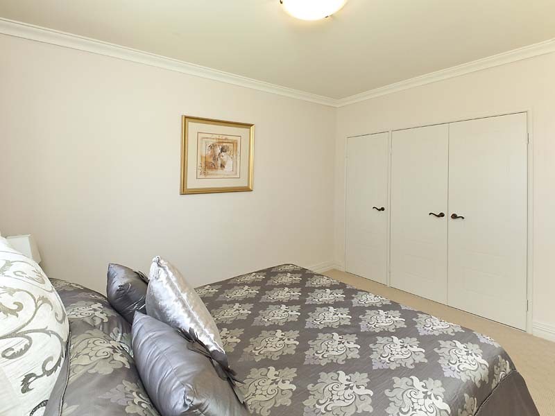 6 Condor Mews, Halls Head WA 6210